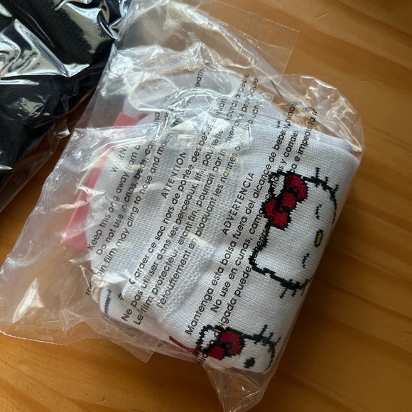 NWT Hello Kitty x Baggu & Hello Kitty Classic Embroidered Crew Socks Bundle - Picture 3 of 8
